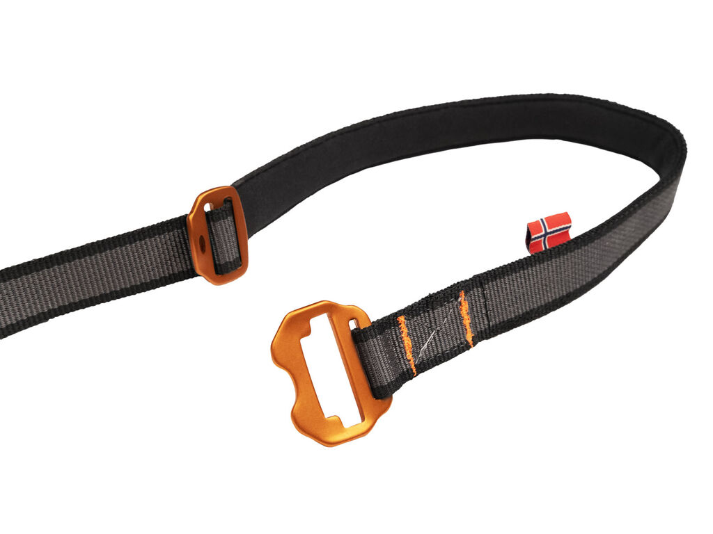 Detailfoto van het geopende handvat/de geopende leiband met de neopreen voering en de aluminium gesp.