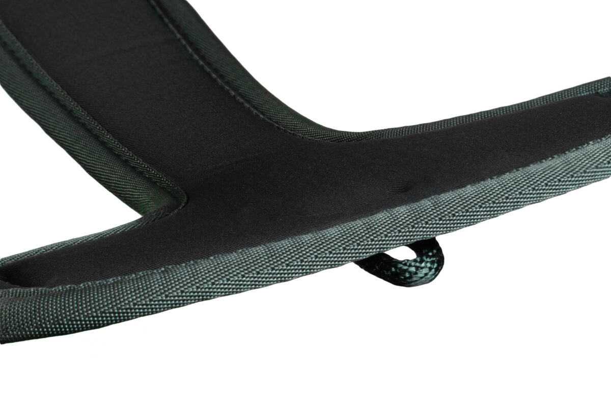 Ramble Harnas groen onderaan Detailfoto van de binnenzijde van het Ramble harnas van Non-stop dogwear en de lus op de buik waaraan de lijn kan vastgemaakt worden bij bijvoorbeeld speurwerk.