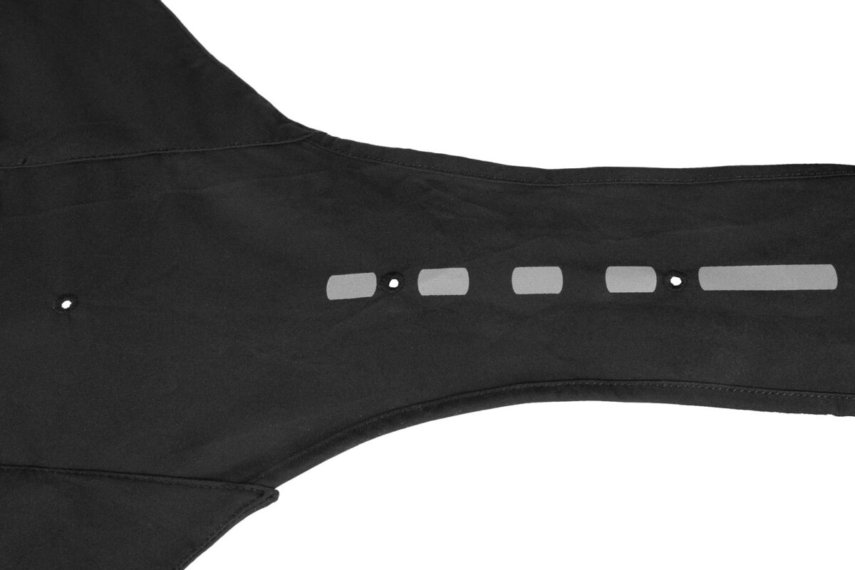 Detailfoto van de drainagegaten in de Fjord regenjas.