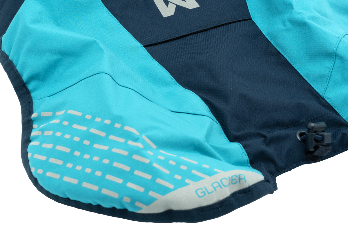 Detailfoto van de reflecterende zone van de honden jas van non-stop dogwear.