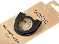 Productfoto van de Orbiloc Clip met verpakking op een witte achtergrond