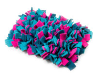 Productafbeelding van de snuffelmat maat M in de kleuren fuchsia / teal (groenblauw)