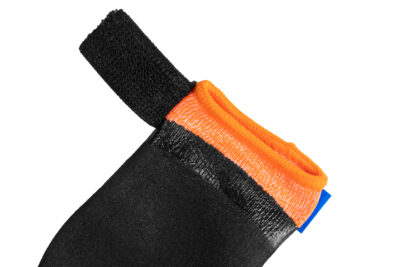 Detail van velcro sluiting op Non-stop dogwear Protector Bootie, productfoto op witte achtergrond