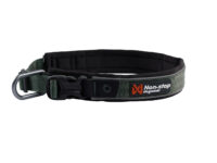 "Groene Non-stop dogwear Roam hondenhalsband op witte achtergrond, productfoto