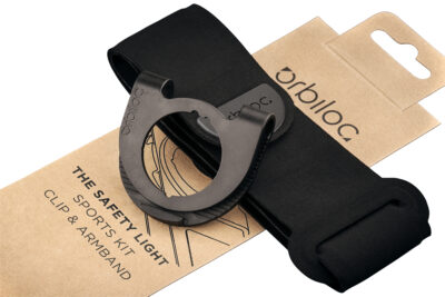 Orbiloc Sports kit (armband + clip) met verpakking op een witte achtergrond.