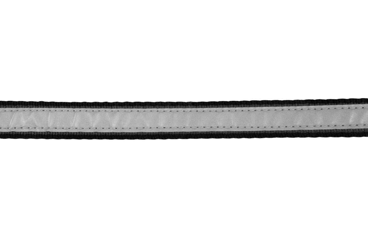 Detailfoto van het reflecterende gedeelte van de sterke leiband van non-stop dogwear.