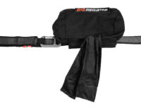 Baggy Bag 2.0 poepzakhouder bevestigd met een clip aan de leiband, er steekt een poepzakje uit de houder.