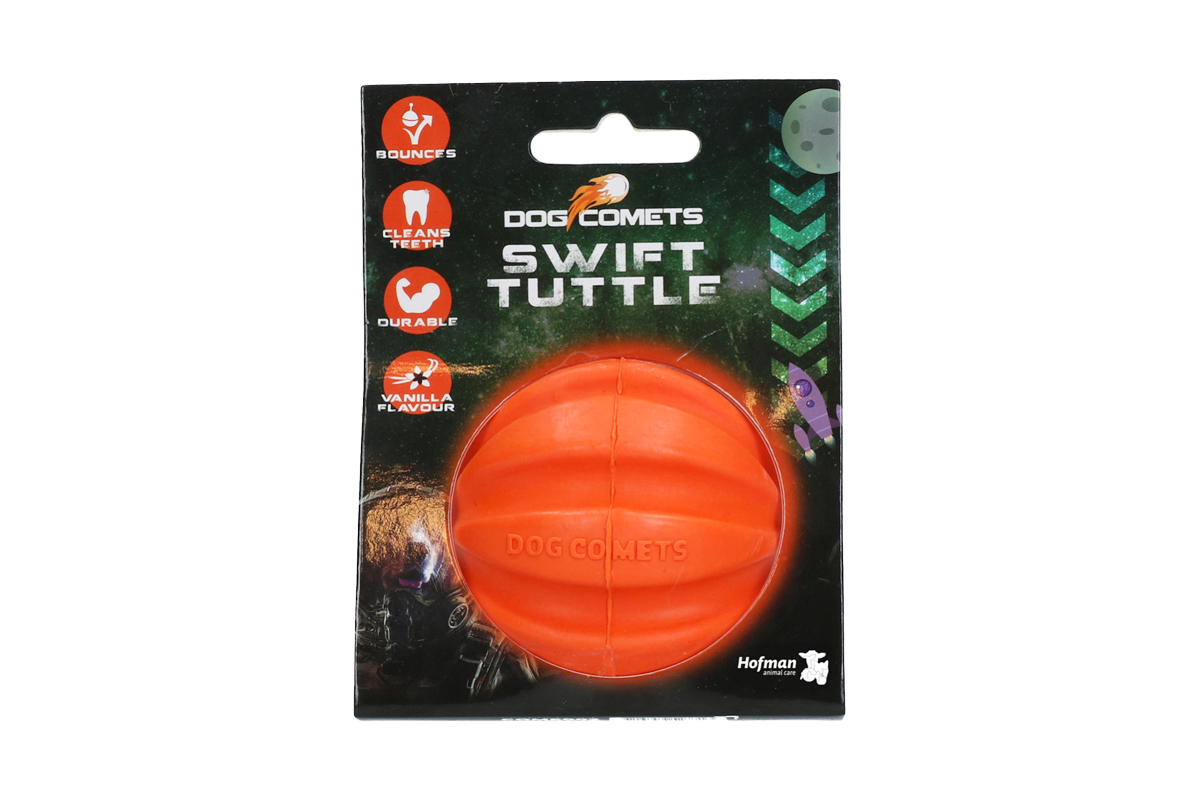 Verpakking van de oranje hondenbal, vernoemd naar komeet Swift Tuttle, in zijn originele verpakking.